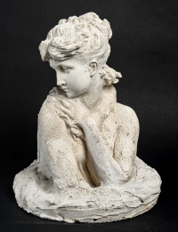 Buste d&#039;une Belle Femme avec les cheveux longs en plâtre, milieux du XXème siècle