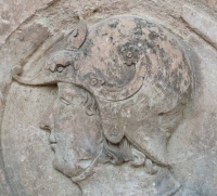 Sculpture en médaillon d&#039;une tête de guerrier, circa 1500