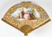 Boîte à bijoux en porcelaine et bronze doré, XIXème siècle