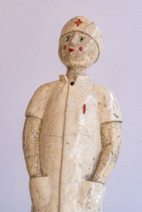 Sculpture raku par CLEM - l&#039;infirmière
