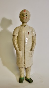 Sculpture raku par CLEM - l&#039;infirmière