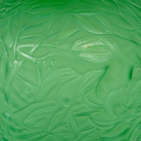 Vase &quot;Gui&quot; verre vert jade de René LALIQUE