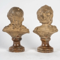 D’après Jean-Antoine Houdon (1741-1828) - Paire de bustes d’enfants en terre cuite XIXème siècle