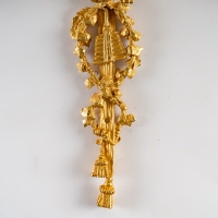 Paire d&#039;appliques en bronze doré bien ciselé dans le style Louis XIV