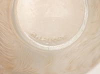 Rene Lalique 0palescent Vase &quot;Formose&quot;.