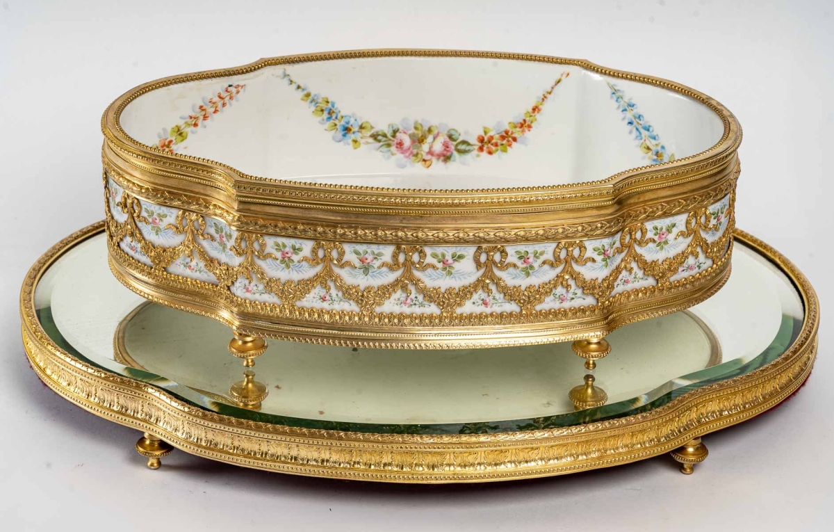 Jardinière en porcelaine de Sèvres, XIXème siècle||||||||||