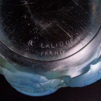 Vase &quot;Oran&quot; verre opalescent patiné bleu et vert de René LALIQUE