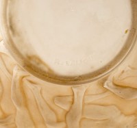 Vase &quot;Archers&quot; verre blanc patiné sépia de René LALIQUE