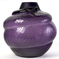 Vase &quot;Serpent&quot; en cristal violet de LALIQUE FRANCE d&#039;après un dessin de René LALIQUE