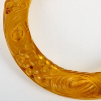 Bracelet « Raisins » verre jaune ambré patiné sépia de René LALIQUE