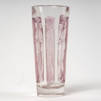 Suite de Gobelets &quot;Six Figurines&quot; verre blanc patiné rose de René LALIQUE - 6 pièces en coffret