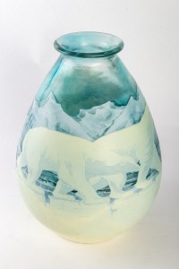 Vase &quot;Ours Polaires&quot; verre multicouche dégagé à l&#039;acide d&#039;Emile GALLE