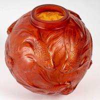 Vase &quot;Formose&quot; verre rouge tomate double couche de René LALIQUE