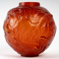 Vase &quot;Formose&quot; verre rouge tomate double couche de René LALIQUE