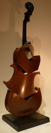 ARMAN Sculpture en bronze 20ème siècle signée Violon coupé II Hommage à Picasso Art moderne