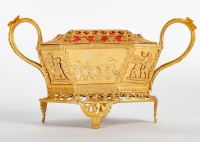 Un coffret en cristal gravé et ornementation en bronze doré fin XIXème siècle