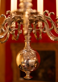 Petit lustre en bronze argenté à huit lumières dans le style Hollandais de la fin du XVIIIeme Siècle