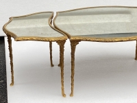 1970′ Table Tripartite Maison Charles Forme Arbaléte, Jansen Ou Baguès Décor Palmier en Bronze Doré avec Plateaux Miroirs Vieillis