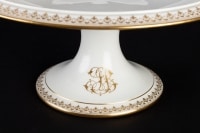 4 pièces de la Manufacture de Sèvres blanc et or signées et datées (décors 1901)
