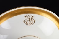4 pièces de la Manufacture de Sèvres blanc et or signées et datées (décors 1901)