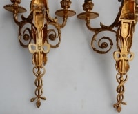 1900&#039; Paire d Appliques à Deux Bras de Lumière de Style Louis XVI en Bronze Doré d&#039;Après un Modèle de Jean HAURE à Décor de Bustes d&#039;Enfants Musiciens