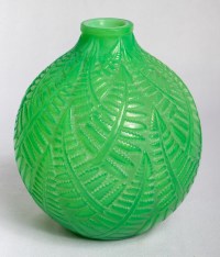 Vase &quot;Espalion&quot; verre vert jade double couche de René LALIQUE