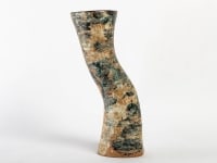 Petit vase courbé par Annie Fourmanoir - exposition en cours