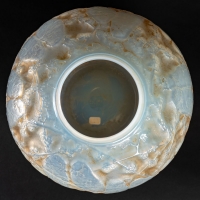 Vase &quot;Perruches&quot; verre opalescent double couche patiné sépia de René LALIQUE