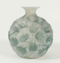 René lalique (1860-1945) Vase &quot;Ormeaux &quot; opalescent