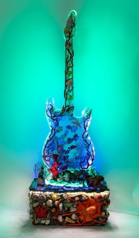 La Guitare, sculpture lumineuse en résine, XXème siècle