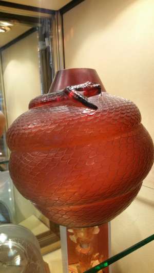 RENE LALIQUE (1860-1945)  vase serpent ambre