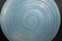Vase « Escargot » verre opalescent double couche patiné bleu de René LALIQUE