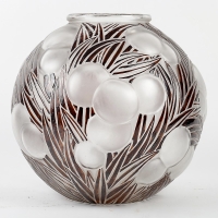 Vase « Oranges » verre blanc émaillé brun de René LALIQUE