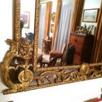 Miroir d&#039;époque Régence, bois sculpté et doré, France, première moitié du XVIIIe siècle