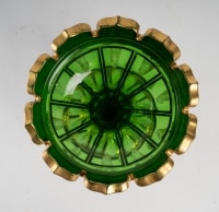 Paire de porte ananas en cristal de Bohème vert et opaline blanc