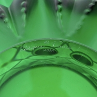 Vase &quot;Languedoc&quot; cristal vert émeraude de LALIQUE FRANCE