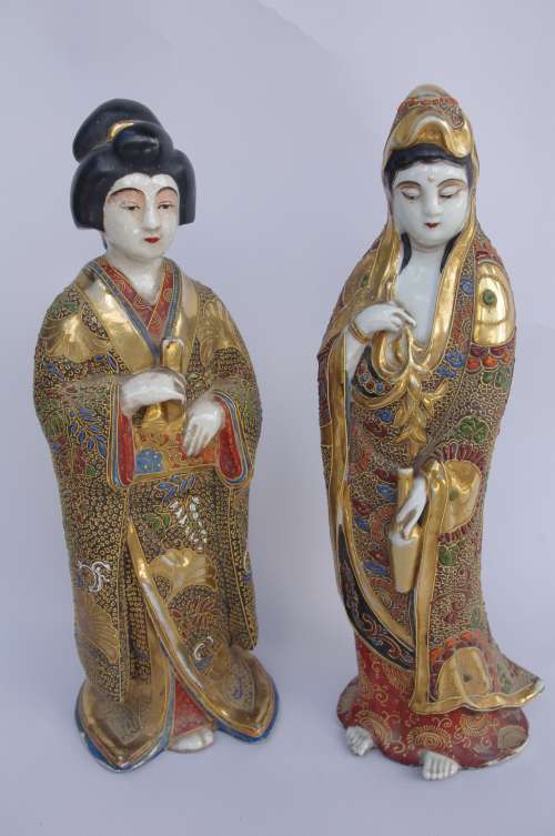 Paire de geishas en faïence de Satsuma, circa 1900