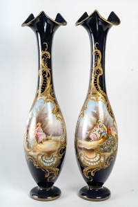Très belle et grande paire de vases en Porcelaine, signé Sèvres, XIXème siècle