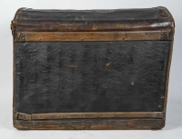 Grande malle de voyage, coffre de voyage ancien en cuir, bois et tissu, XIXème siècle.