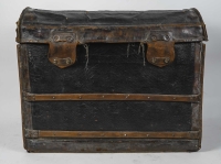Grande malle de voyage, coffre de voyage ancien en cuir, bois et tissu, XIXème siècle.