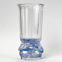 Vase &quot;Merles&quot; cristal blanc moulé et taillé patiné bleu de René LALIQUE