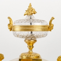 Une garniture en bronze doré et cristal de baccarat fin XIXème siècle