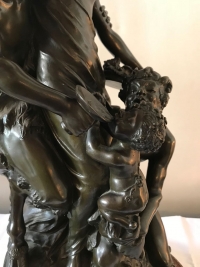 Bronze à patine brune sur socle de marbre griotte, rotatif &quot;L&#039;éducation de Bacchus&quot; par Clodion. Ref: Charles 02.