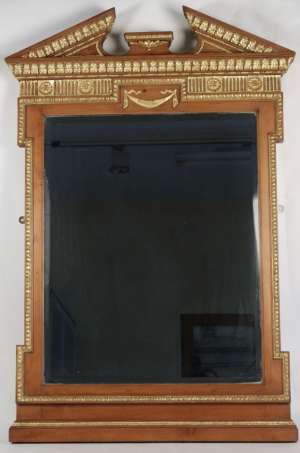 Miroir en bois et stuc doré de forme néoclassique de la fin du XIXème siècle, miroir au mercure biseauté, h: 125cm, l: 83cm, p: 8,5cm.