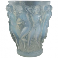 RENE LALIQUE (1860-1945): Vase «Bacchantes &quot; Opalescent