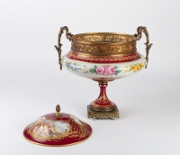 Bonbonnière en porcelaine et bronze 19e siècle Napoléon III