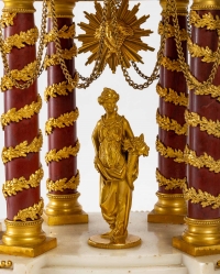 Pendule de style Louis XVI.