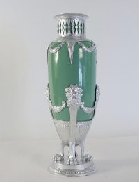 Vase, celadon, faïence, monté métal argenté à la feuille d&#039;argent. XIXème siècle, époque Napoléon III