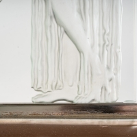Pendule &quot;Deux Figurines&quot; verre blanc - socle américain de René LALIQUE