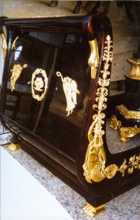 Paire de lit en acajou et bronze doré, époque empire. Ref: 152.
